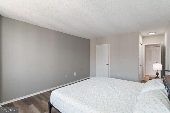 Building Photo - 3705 S George Mason Dr