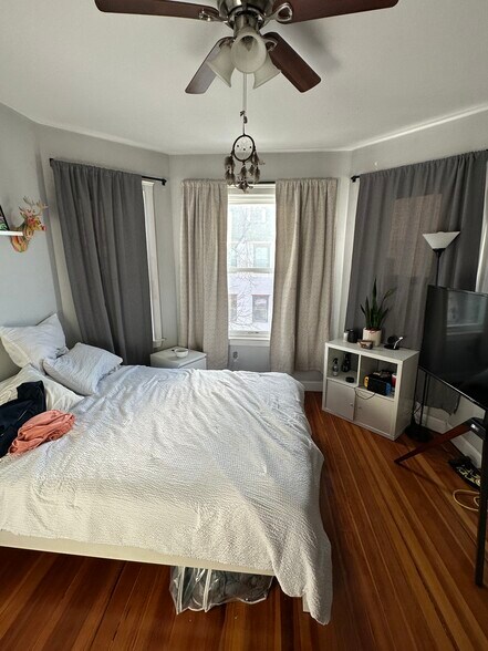 Building Photo - 194 Marion St