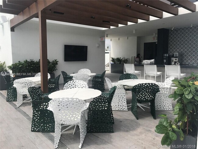 Building Photo - 1010 Brickell Ave