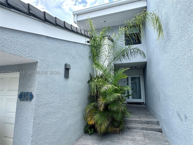 Building Photo - 350 Poinciana Island Dr