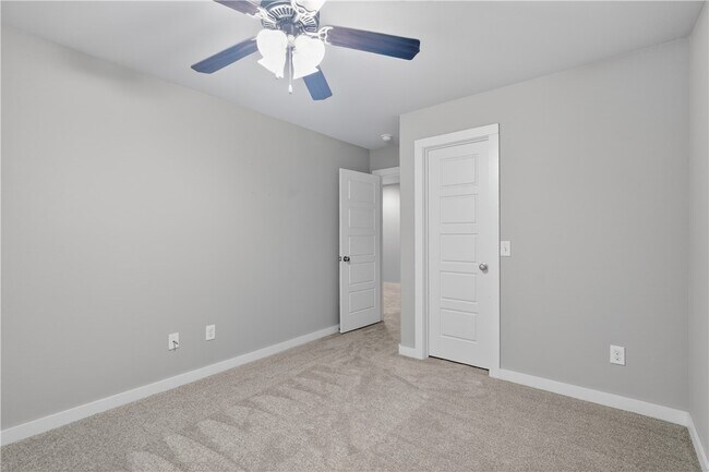 Building Photo - 2304 SW Juniper Ave