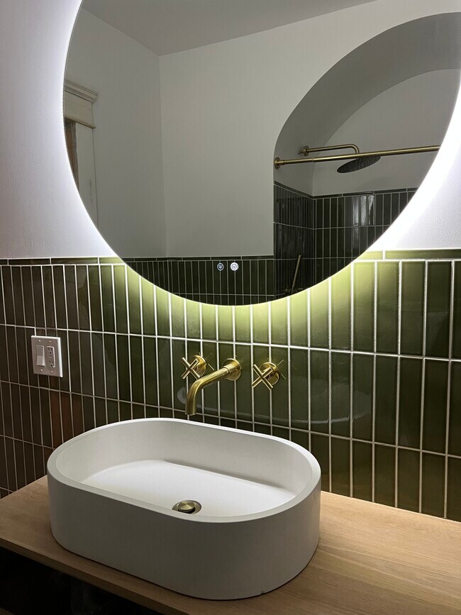 Building Photo - 528 Fellows Ave