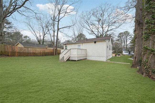 Building Photo - 1288 Almont Dr SW