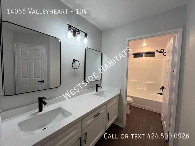 Building Photo - 14056 Valleyheart Dr