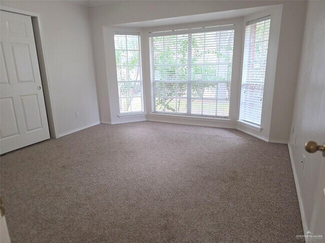 Building Photo - 28 Warbler Ave