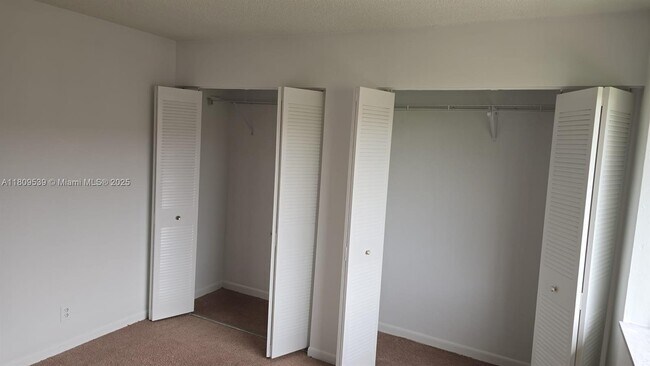 Building Photo - 2120 Sherwood Forest Blvd