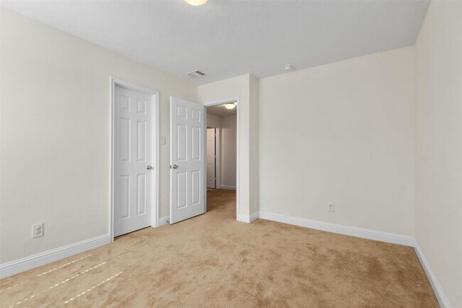 Building Photo - 914 Bandon Ln