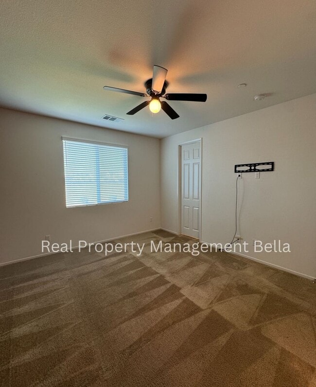 Building Photo - Beautiful Corner-Lot Home with Open Floor ...