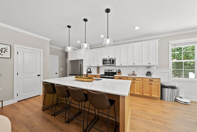 Building Photo - Charming Modern Farmhouse with 3 Bedrooms ...