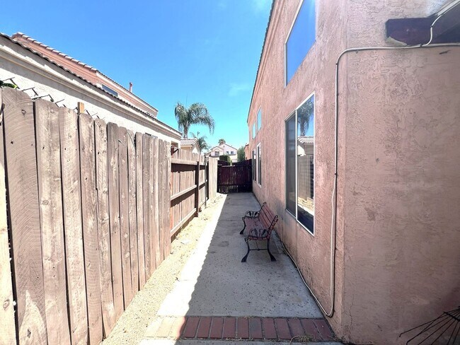 Building Photo - Spacious 4-Bedroom Home with Large Backyard in Moreno Valley