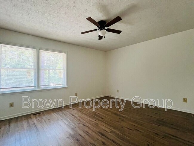 Building Photo - 6901 Woodmark Dr