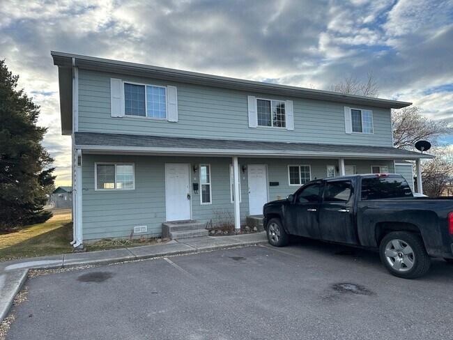 Primary Photo - Stiles Apartments
