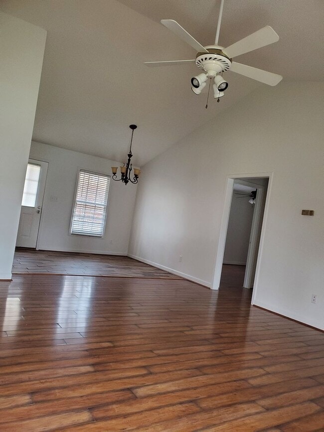 Building Photo - Ready to move in!