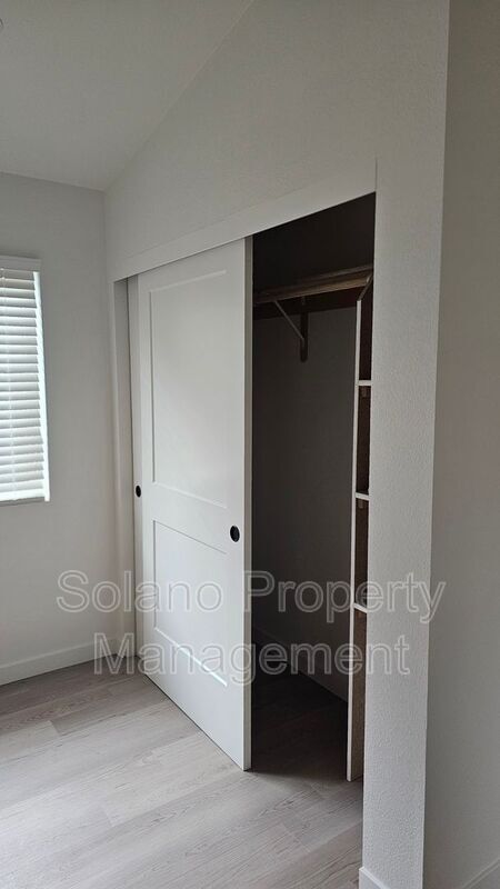 Building Photo - 376 Marna Dr