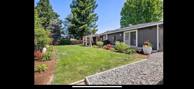 Building Photo - 746 Hemlock Ct