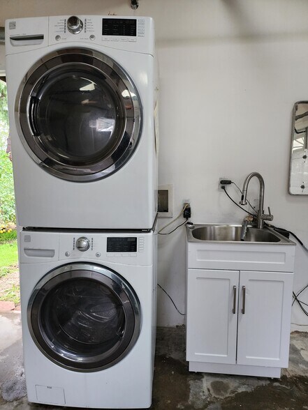 Building Photo - 4131 Aralia Rd