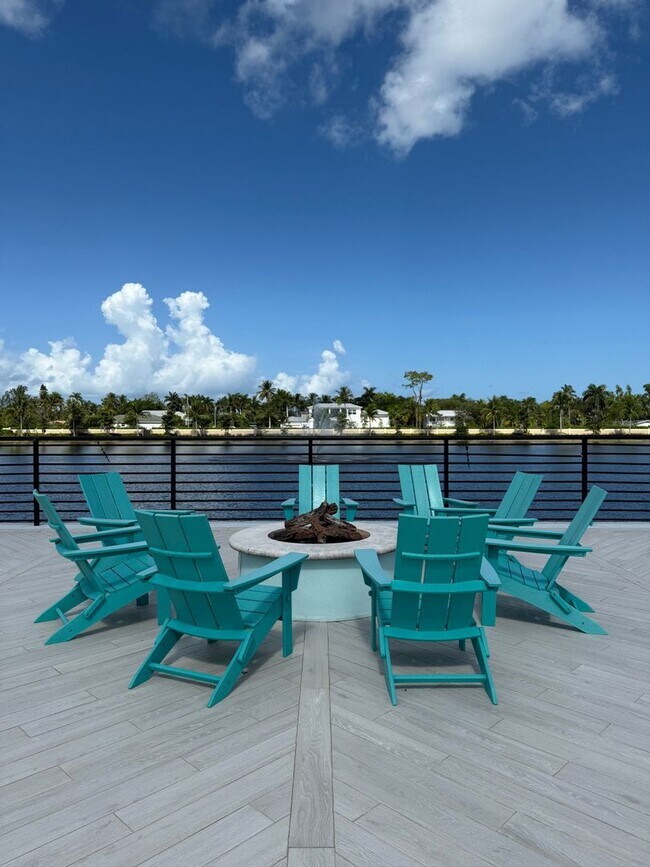 Building Photo - *** Bayshore 3 bed 2 bath *** Resort-Style Amenities and Pet friendly ***