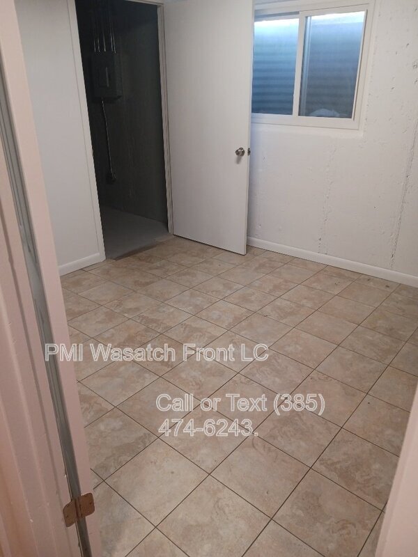 Building Photo - 3964 Kilt St
