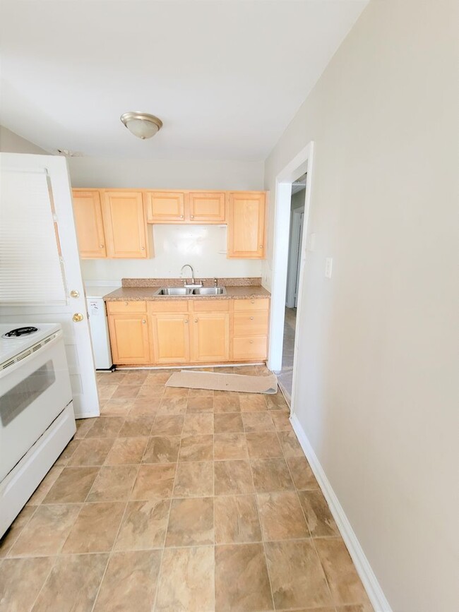 Building Photo - COMING SOON- Adorable 3 Bedroom Home 1 bath house