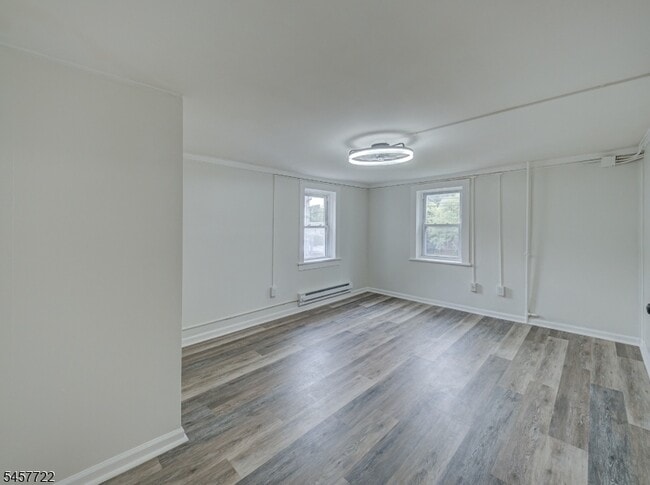 Building Photo - 148 Davenport St