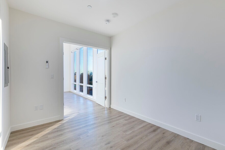 Building Photo - 319 Broadway