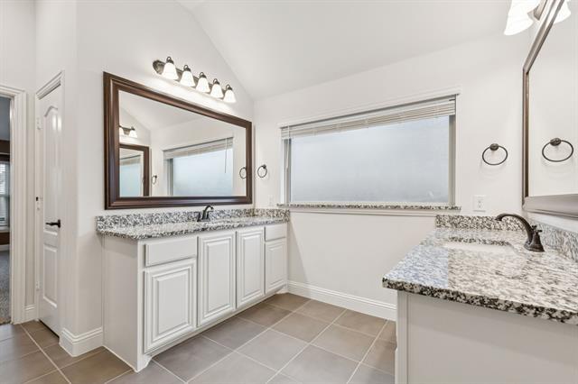 Building Photo - 300 Navo Rd