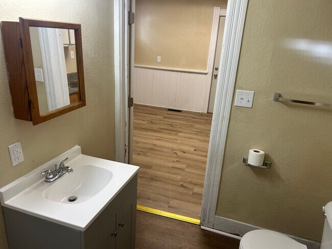 Building Photo - 2341 Caledonia St