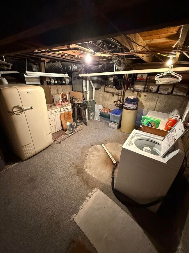 Building Photo - Warm & Furnished 2BR Home Near Billings Cl...