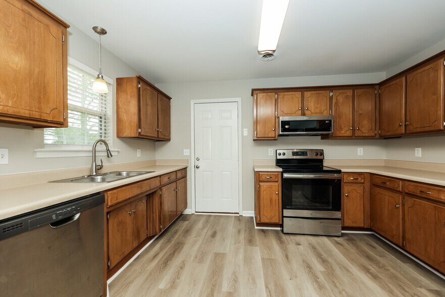 Building Photo - 2906 Kedzie Dr