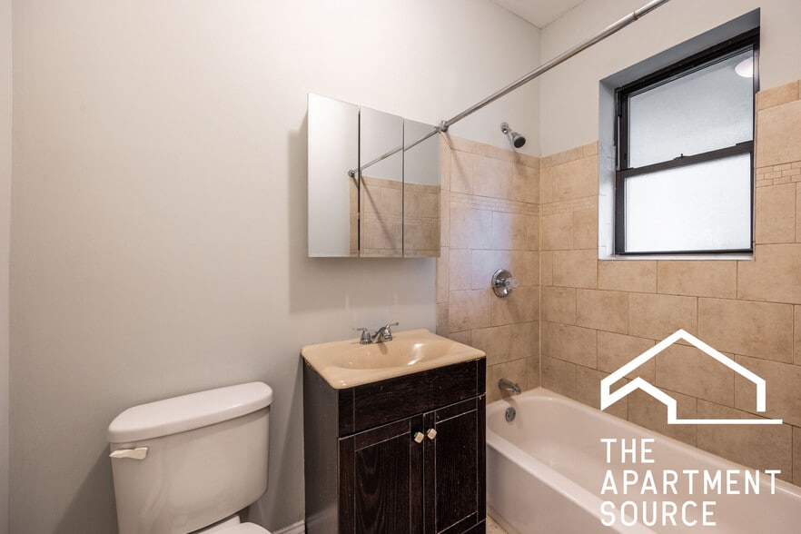 Building Photo - 4431 N Wolcott Ave