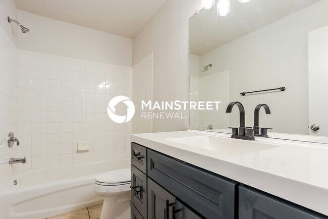 Building Photo - 3 Bedroom Pet-Friendly Home in DENVER, CO with Main Street Renewal