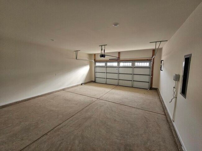 Building Photo - Brand new home in Chapin 5/3