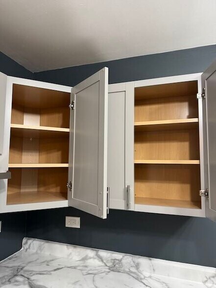 Building Photo - 1324 N Geneva Dr