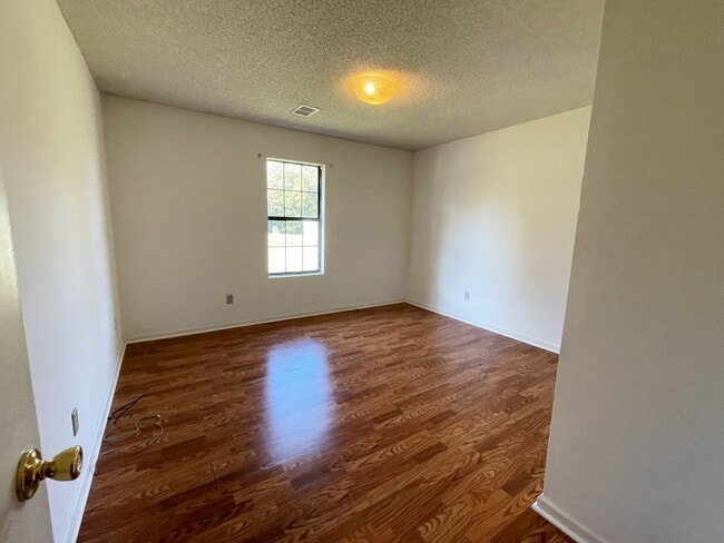 Building Photo - Cute Duplex in Cochran, GA