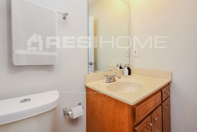 Building Photo - 4276 Falcon Crest Dr