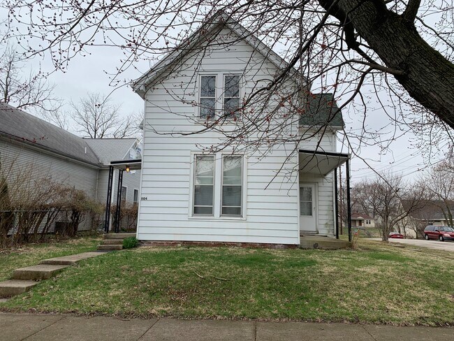 Primary Photo - 1102 S 5th St