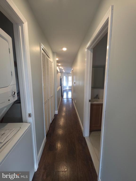 Building Photo - 1135 W Somerset St