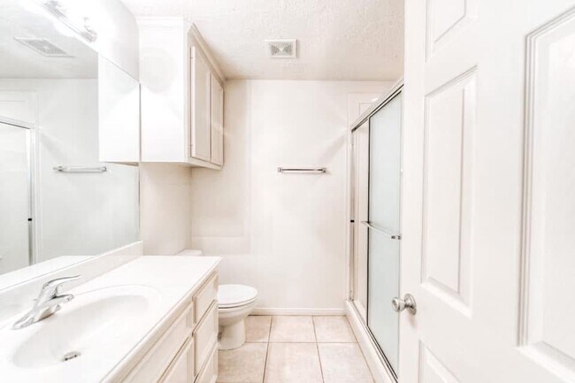 Building Photo - 213 Foster St