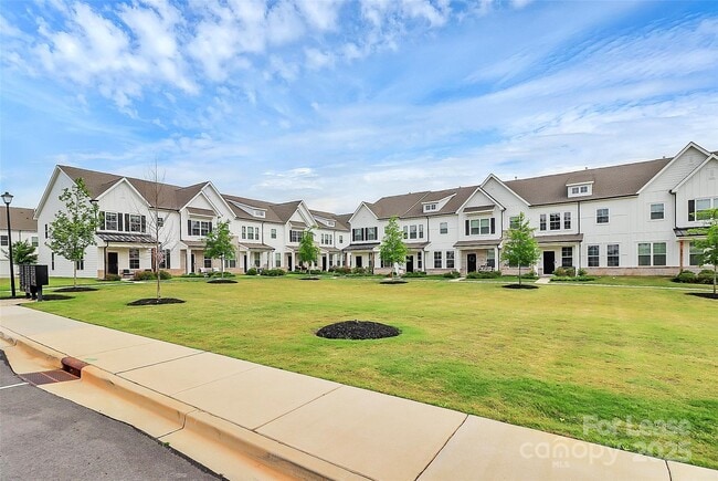 Building Photo - 720 Herlong Ave