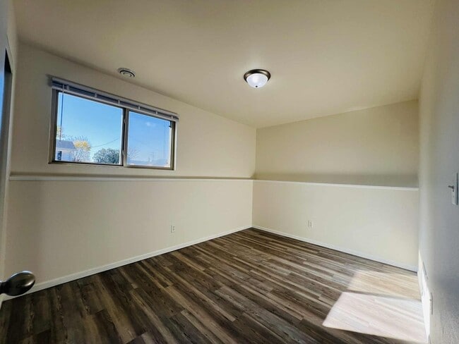 Building Photo - KHR-2708-48-S