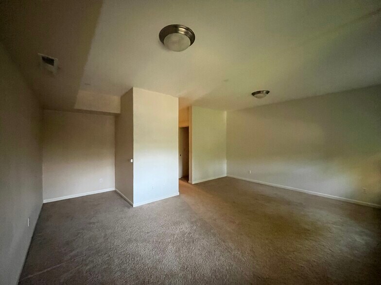 Building Photo - 4420 S Slavin Rd
