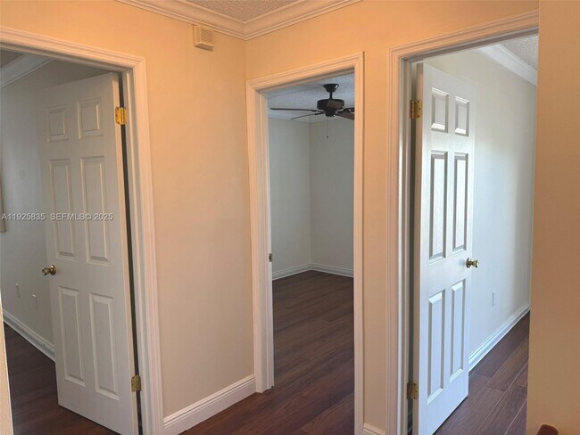 Building Photo - 4710 SW 67th Ave