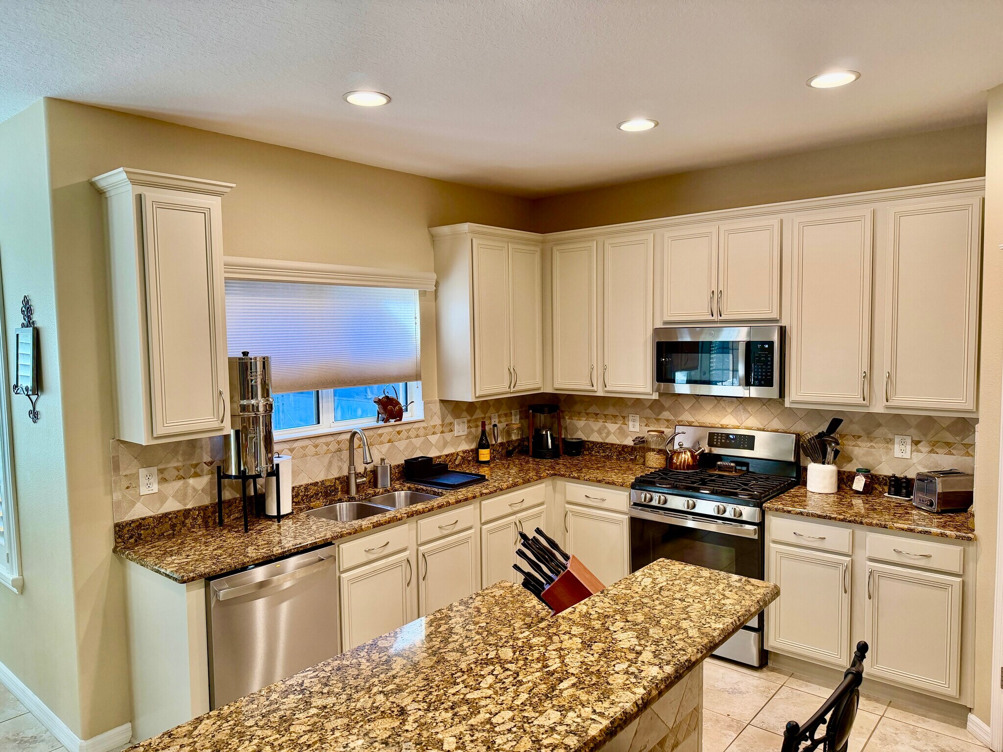 Kitchen - 15715 Starling Dale Ln