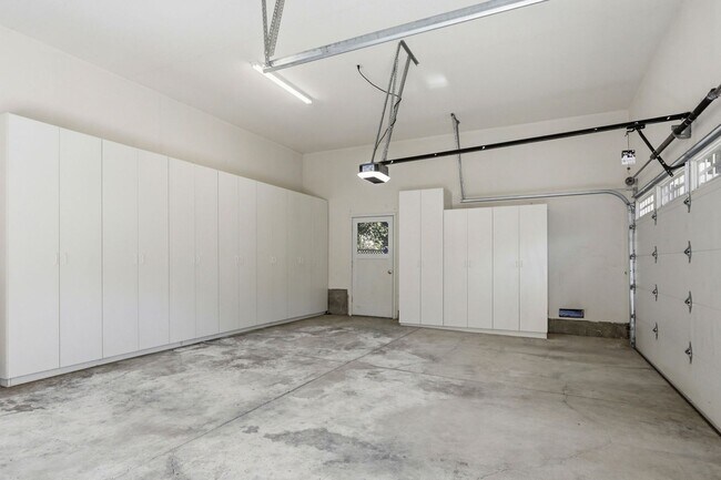 Building Photo - Gorgeous 5-Bedroom Los Gatos Home