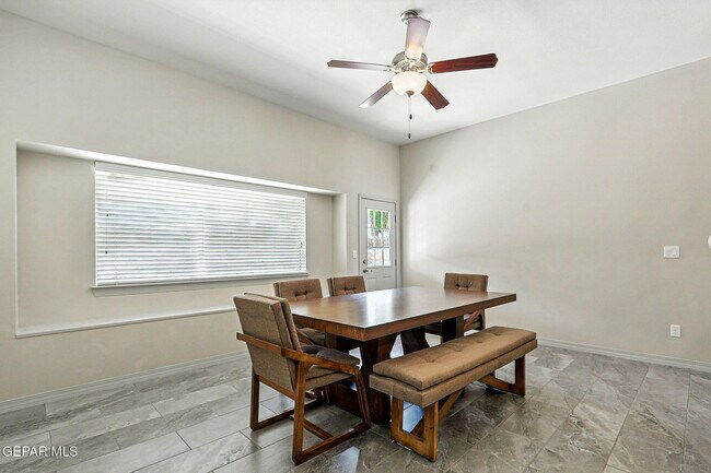 Building Photo - 14812 Hunters Grove Ave