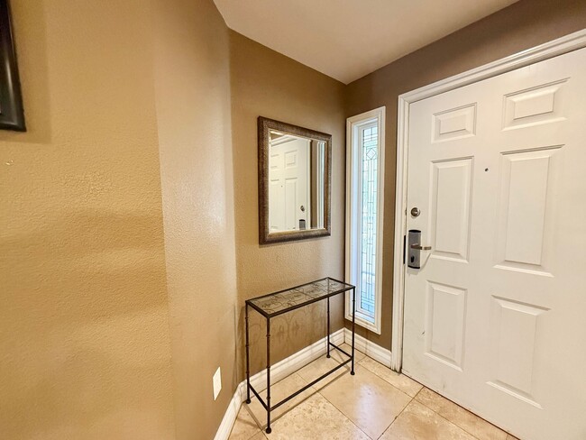 Building Photo - Meridian FURNISHED 2 BDR /2 BATH Luxury Co...