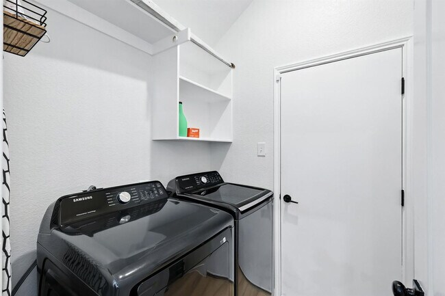 Building Photo - 11911 Rocky Point Dr