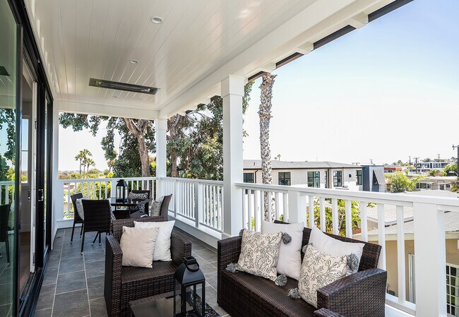 Building Photo - 724 13th St