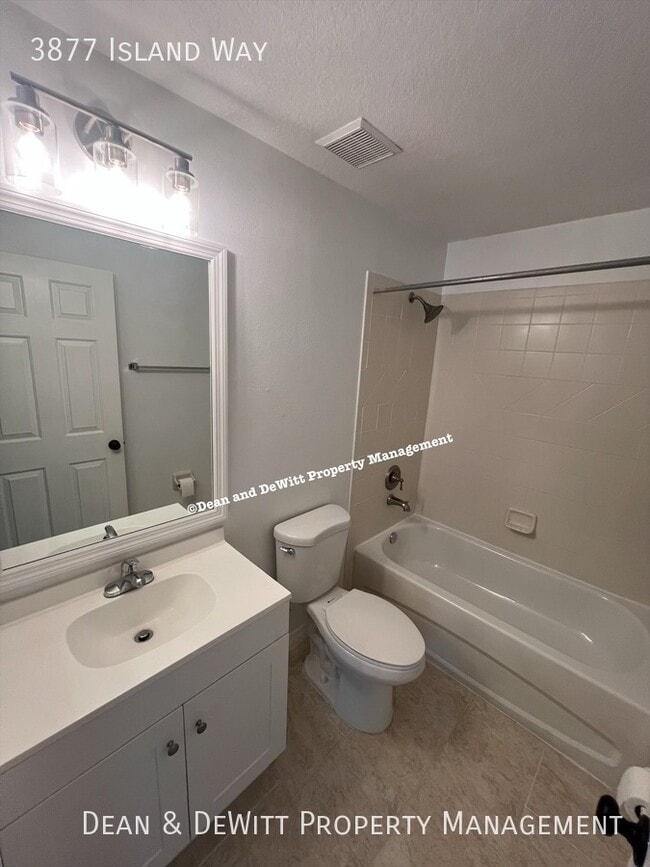 Building Photo - 3877 Island Way