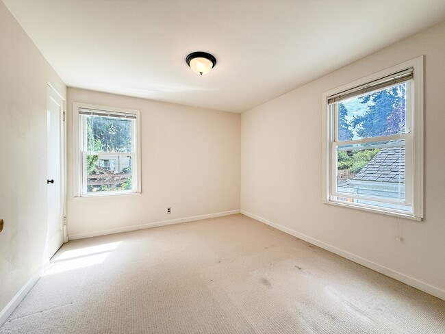 Building Photo - 15701 Stone Ave N